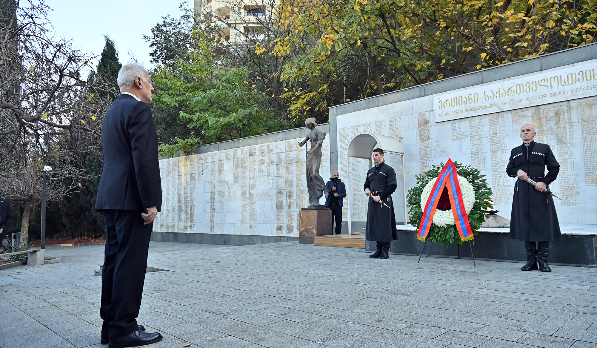 Khachaturyan visits Heroes Square in Tbilisi