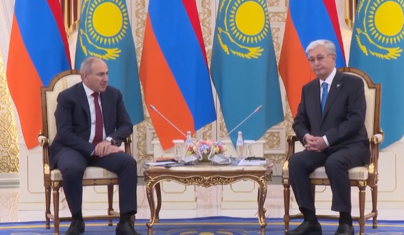 Никол Пашинян провел личную беседу с президентом Казахстана