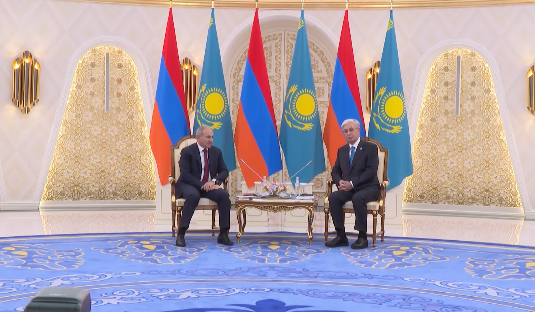 В ходе визита будет подписан ряд важных соглашений: Токаев провел переговоры с премьер-министром Армении