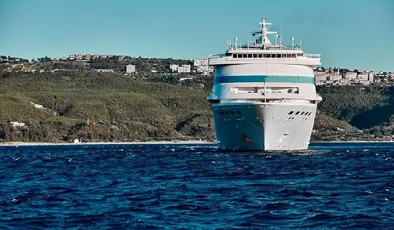 Turkey refuses entry to ship with Russian tourists