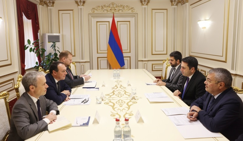 Ален Симонян обратил внимание Луиса Грасса на проблему военнопленных в Азербайджане