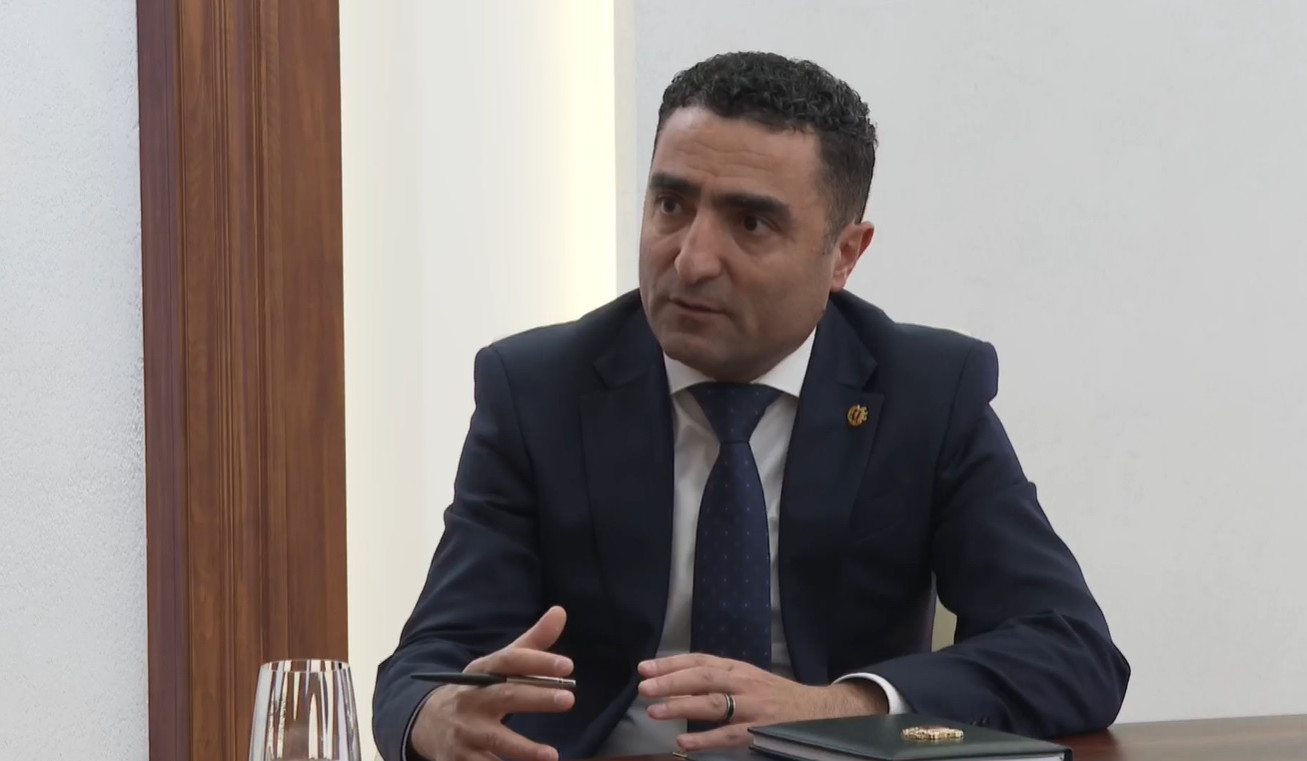 ՀԷՑ-ի բարձր ղեկավարության պարգևավճարների՝ կամովին հրաժարման արդյունքում 1700 աշխատակից լրացուցիչ 20 հազար դրամ է ստանում