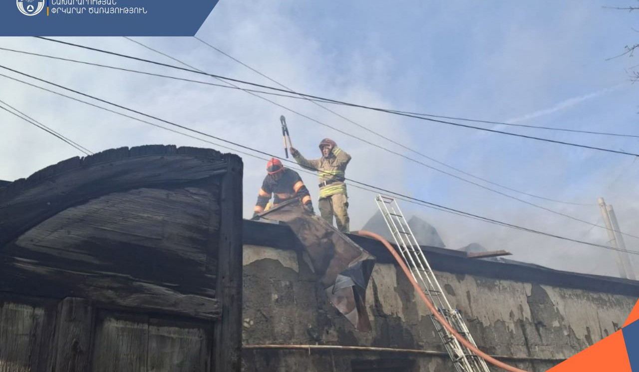 Հրդեհ Գյումրիում. այրվել են 4 տների տանիքներ