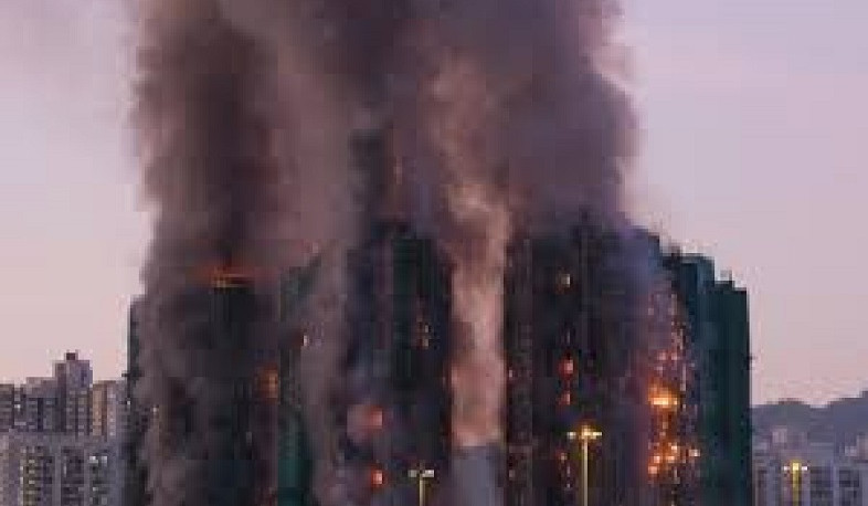 Пожар в жилом комплексе Гонконга стал крупнейшим за 17 лет