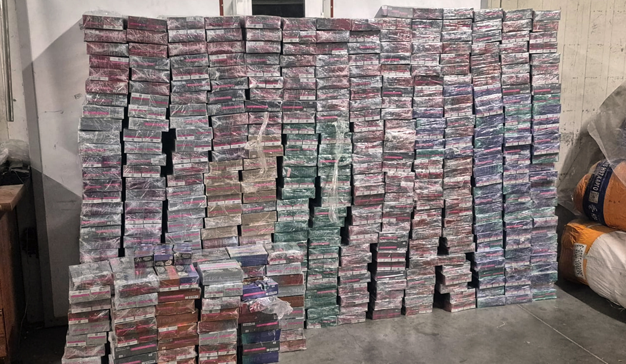 Կանխվել է ՀՀ պետական սահմանով մաքսային հսկողությունից թաքցված խոշոր չափերի տաքացվող ծխախոտի արտահանման փորձը