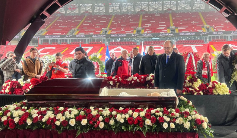 Արայիկ Հարությունյանը մասնակցել է Նիկիտա Սիմոնյանի հրաժեշտի արարողությանը