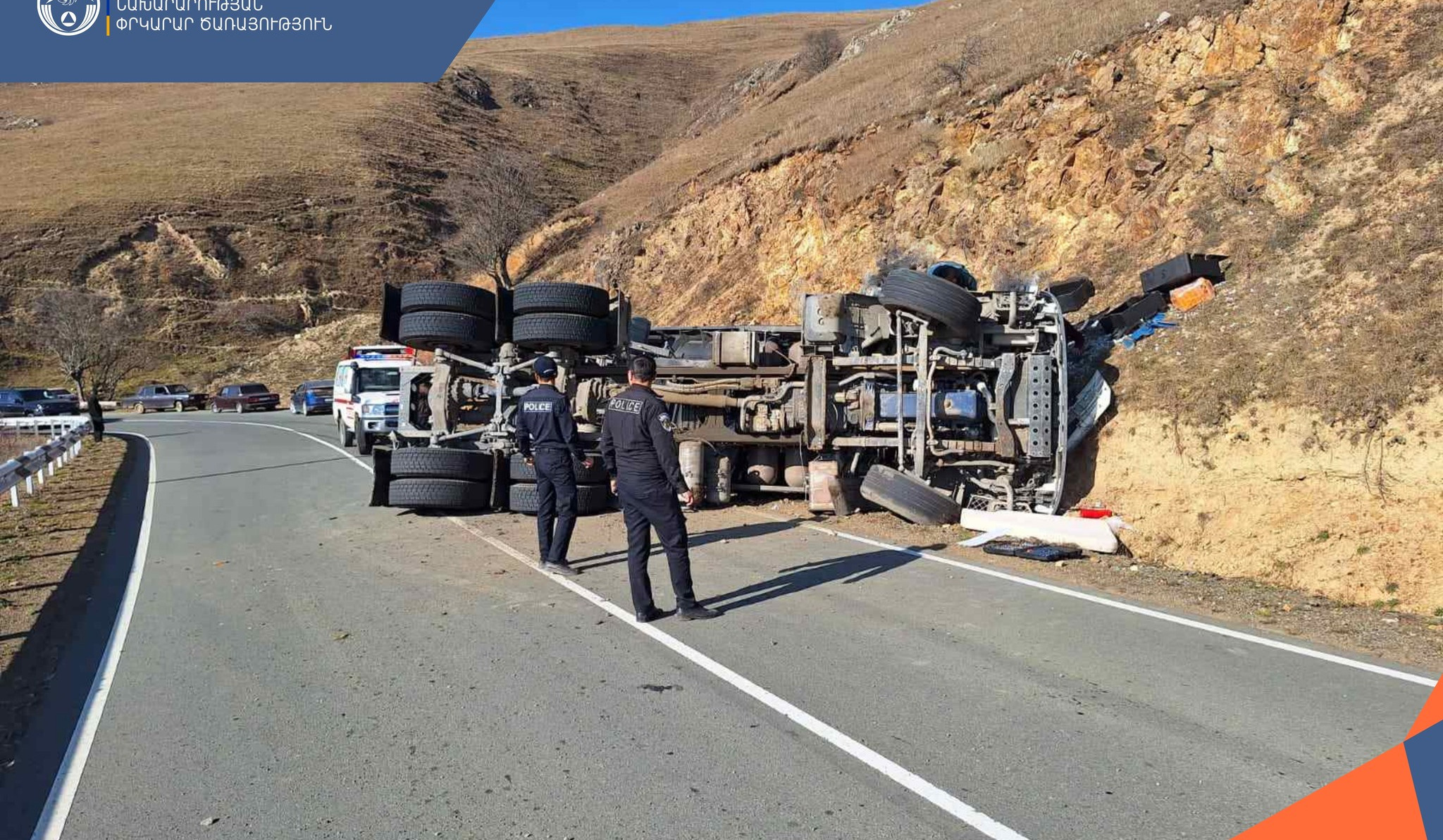 Բերդ-Ճամբարակ ճանապարհին բեռնատար է կողաշրջվել․ վարորդը հոսպիտալացվել է