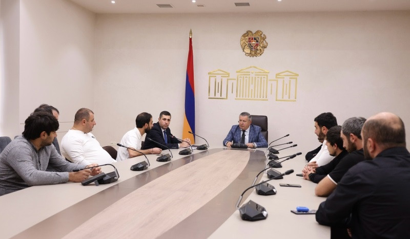 Սերգեյ Բագրատյանը վարորդների հետ քննարկել է ճանապարհային երթևեկության անվտանգության ապահովմանն առնչվող փոփոխությունները