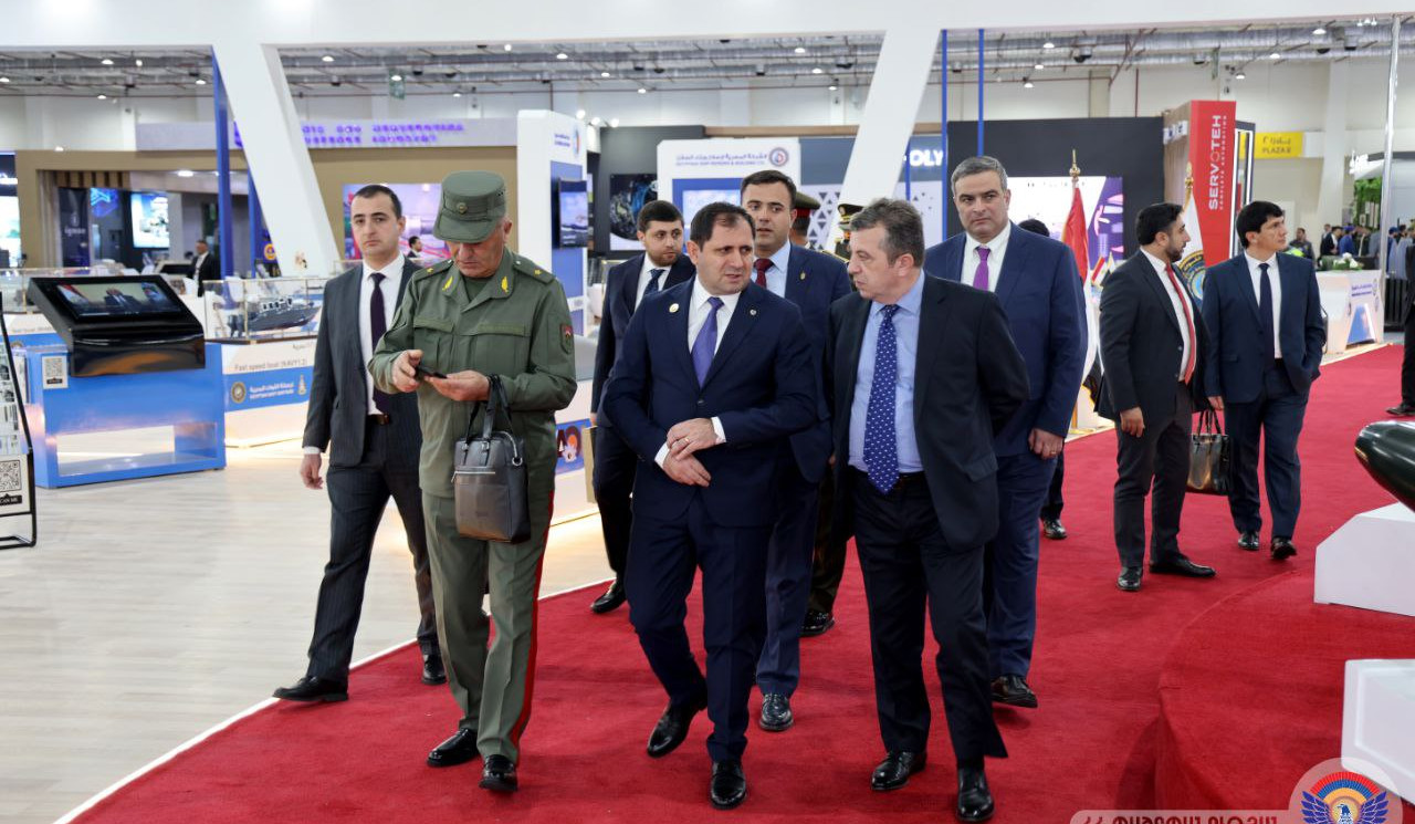 Suren Papikyan visited pavilions of EDEX 2025 exhibition in Cairo