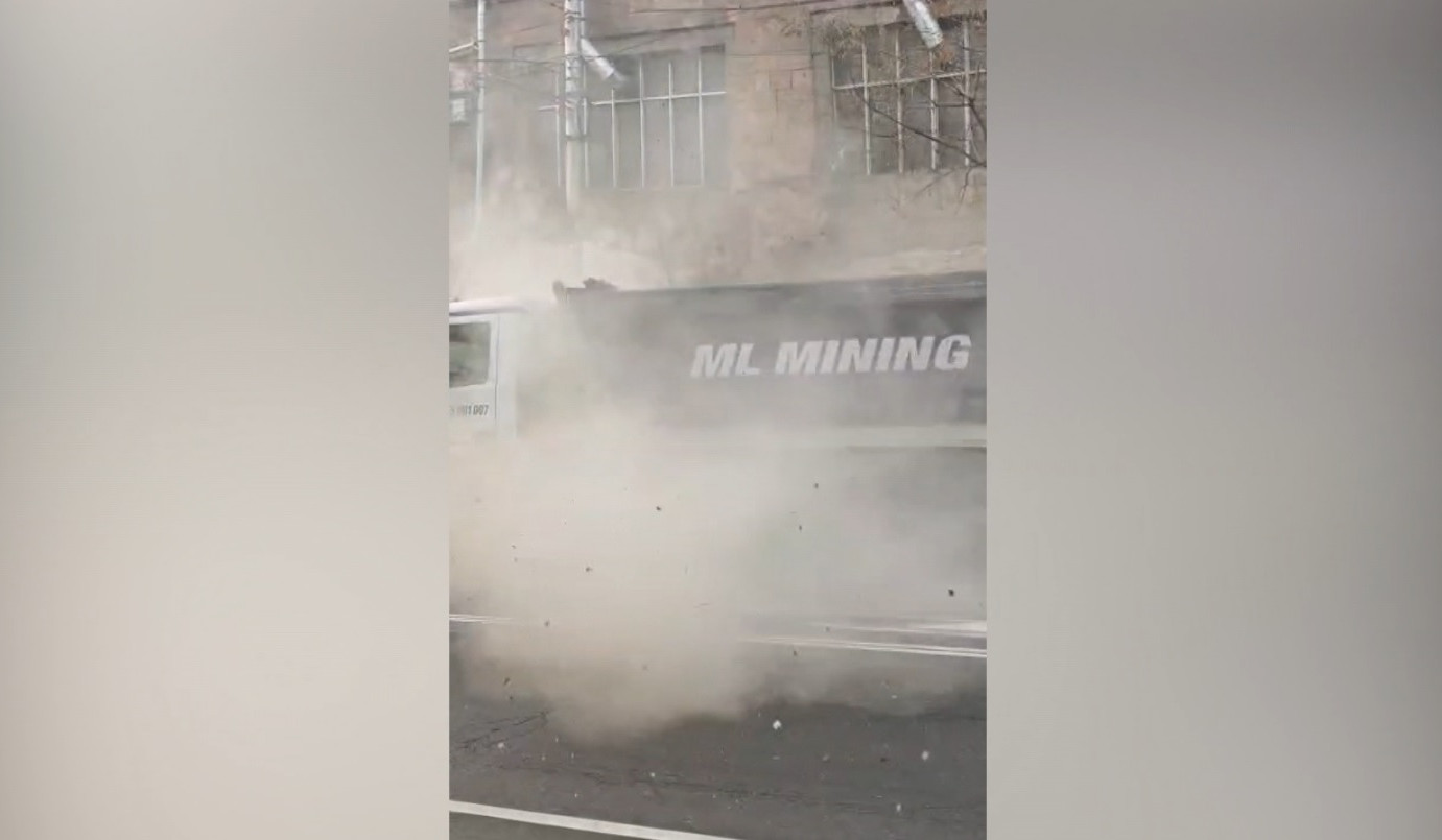 Սյուները սկսել են ճաքել, ոտքերի տակ ցնցվել է. ականատեսը՝ շենքի փլուզման մասին (բացառիկ կադրեր)