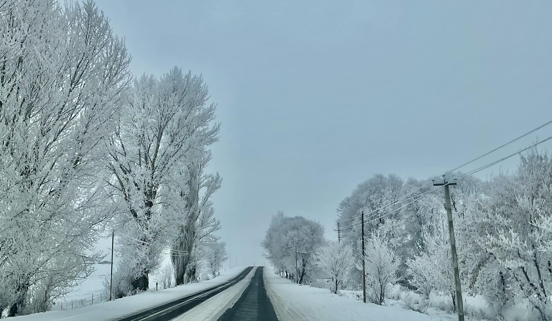 Սպիտակի ոլորաններում մերկասառույց է, Հրազդանի և Արագածի տարածաշրջաններում՝ ձյուն