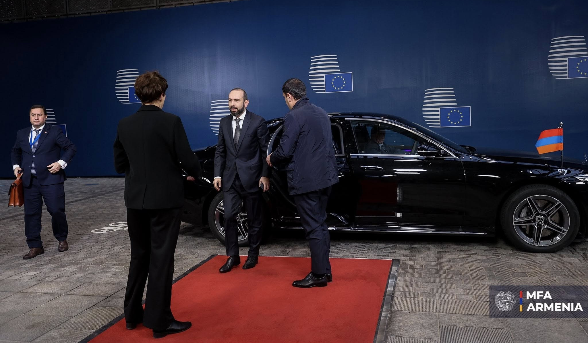 Ararat Mirzoyanın Brüsselə işgüzar səfəri başlayıb