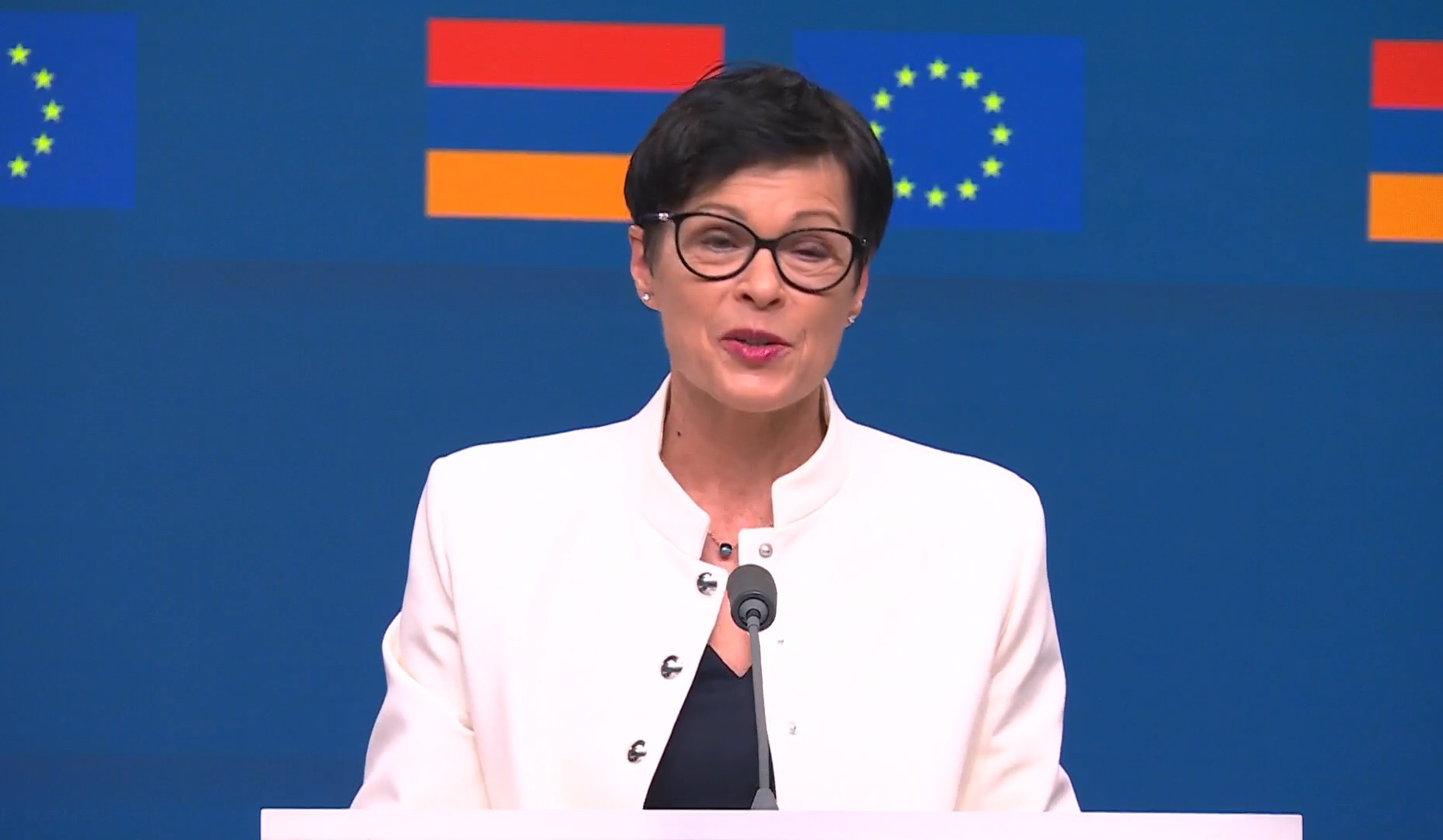 Мы хотим поощрить, чтобы граждане Республики Армения могли более плавно приезжать в страны Евросоюза:  Марта Кос.