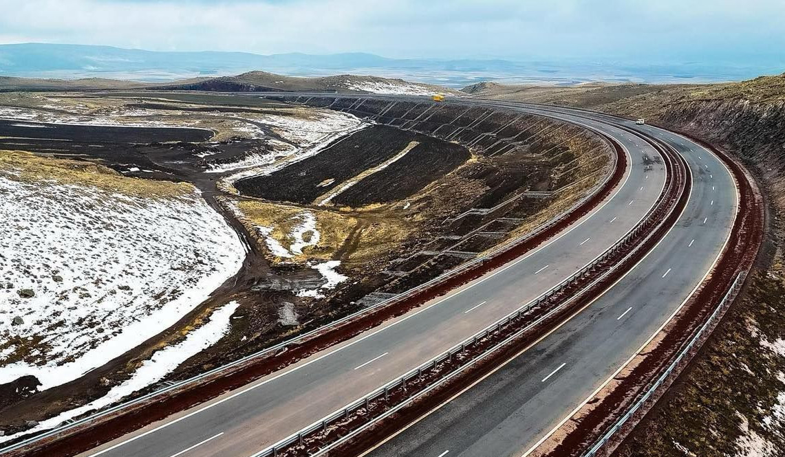 Երթևեկել բացառապես ձմեռային անվադողերով. ինչ իրավիճակ է հանրապետության ճանապարհներին և Լարսում