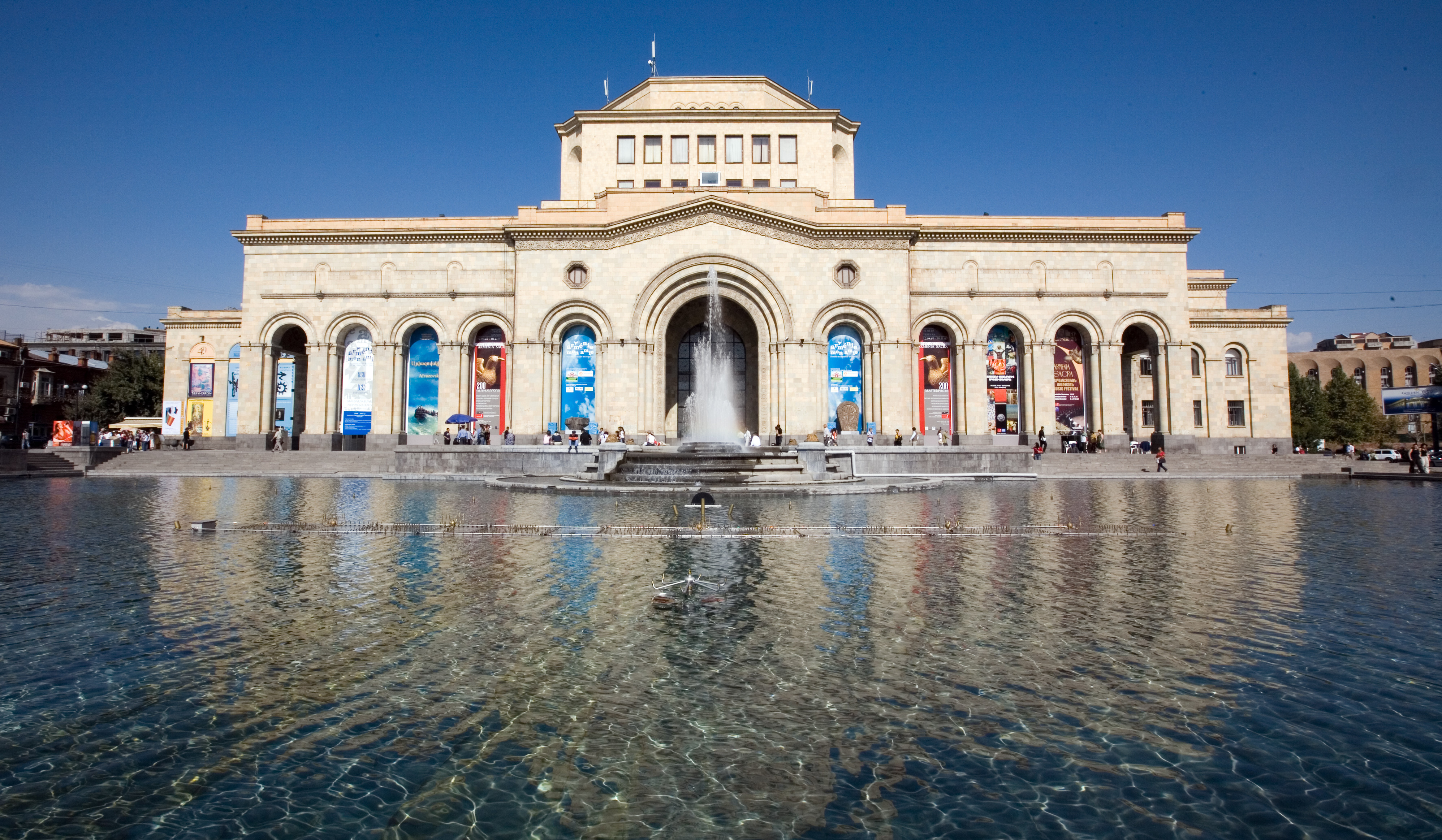 ԱԺ-ում գտնվող «Գետափ գյուղի աշունը» և «Աշտարակի հին կամուրջը» գեղանկարները կամրացվեն Հայաստանի ազգային պատկերասրահին