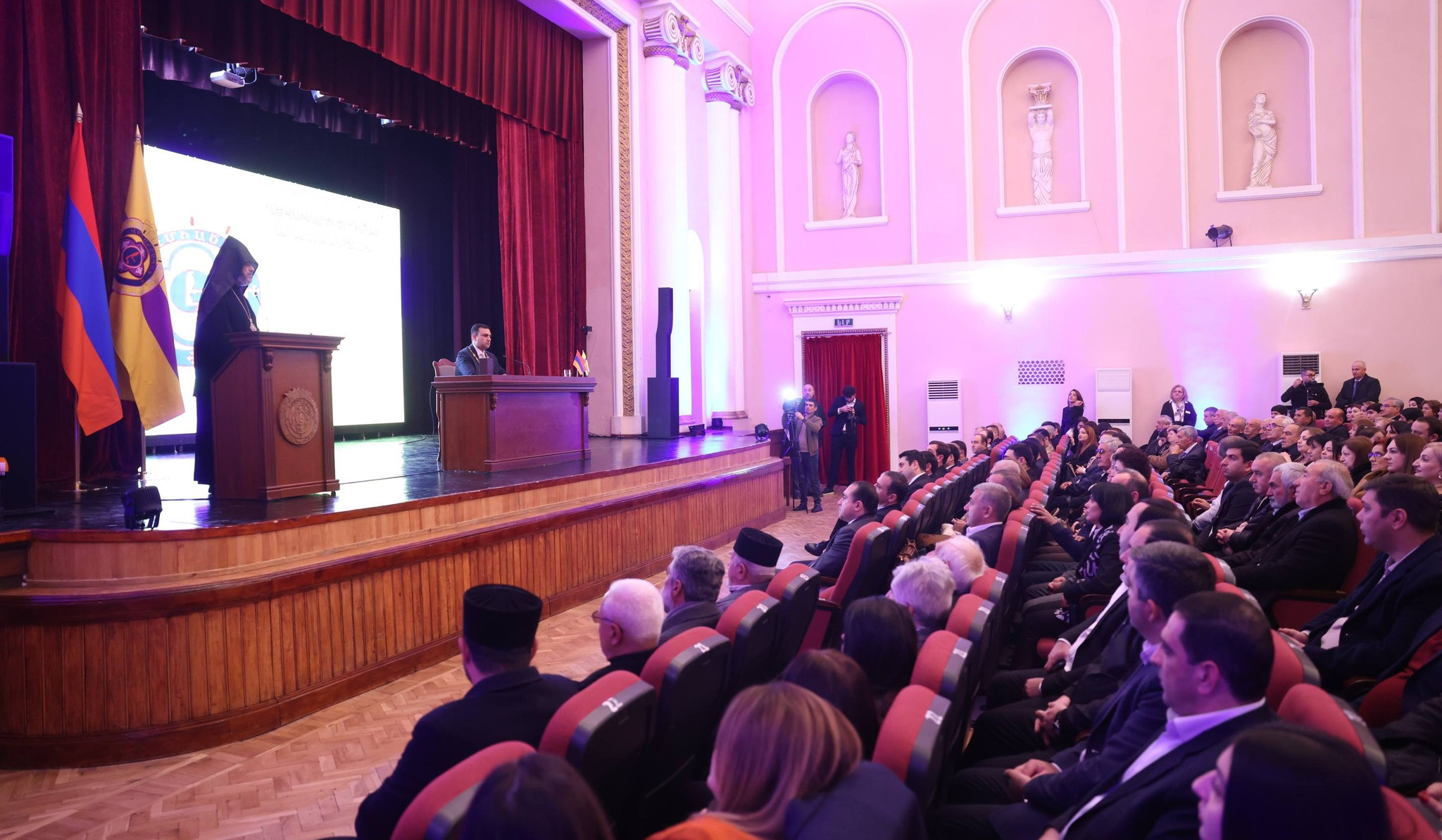 ԱԺ նախագահը մասնակցել է Վաղարշապատի նորընտիր համայնքապետի երդմնակալության արարողությանը