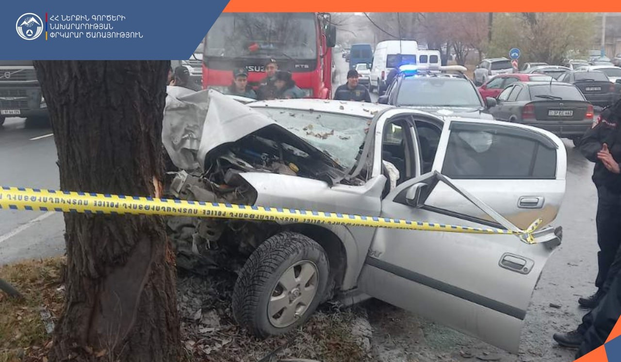Թևոսյան փողոցում ավտոմեքենան դուրս է եկել ճանապարհի երթևկելի հատվածից և բախվել ծառին․ կա տուժած