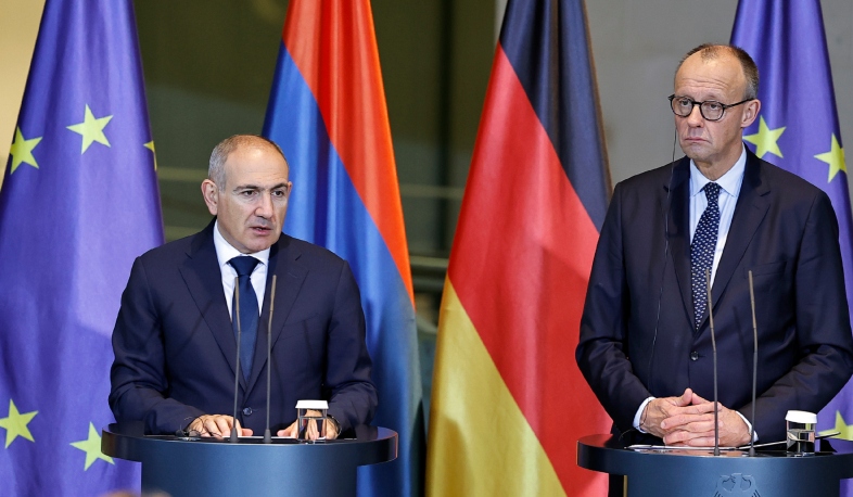 Nikol Pashinyan and Friedrich Merz make statements for media representatives