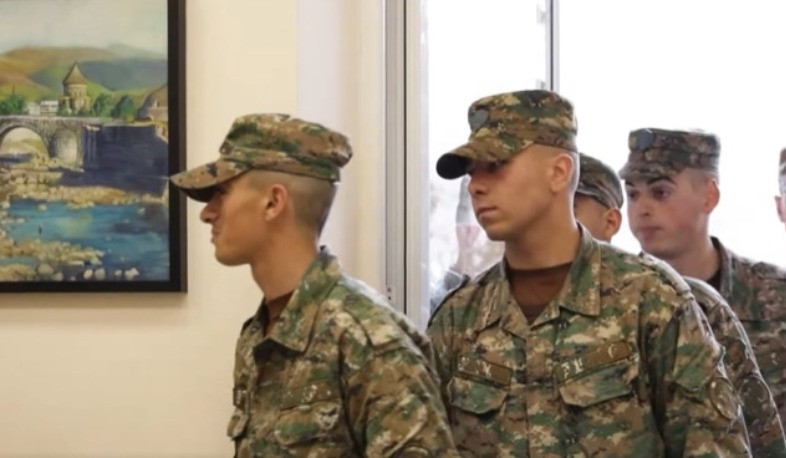 Երիտասարդ նկարիչների և զինվորների հանդիպումը՝ նույն հարկի տակ