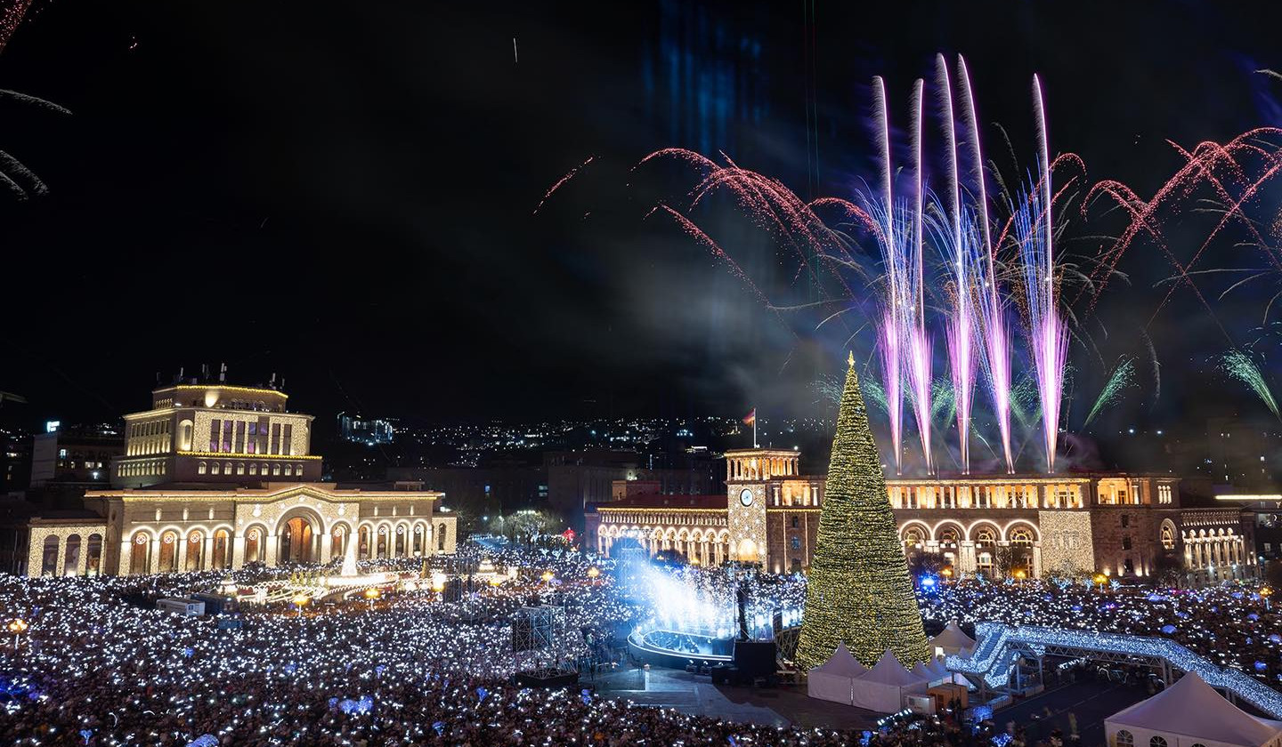 Տոնածառի լույսերի վառման փառահեղ արարողություն. վարչապետը շնորհակալություն է հայտնել Երևանի քաղաքապետարանին և քաղաքապետին