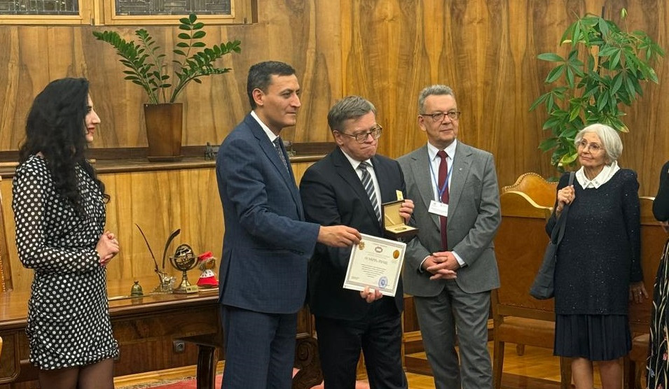 Польский арменист, профессор Анджей Писович, награжден медалью Министерства образования, науки и культуры.