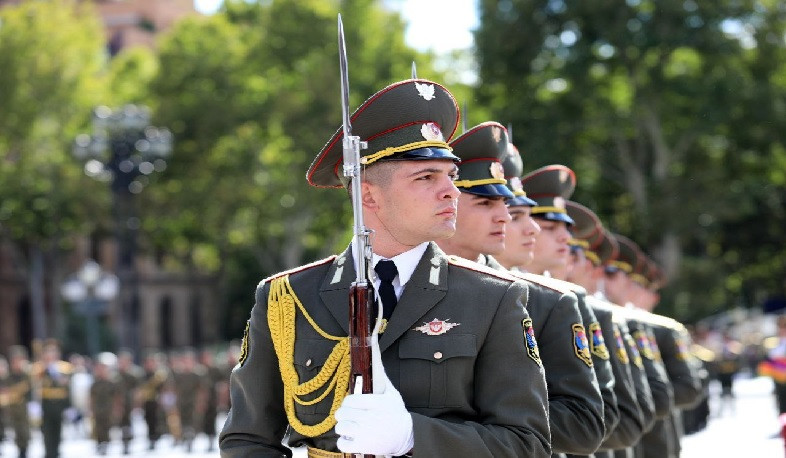 ԶՈՒ պատվո պահակային վաշտում զինծառայության նշանակելու նպատակով զորակոչիկների ընտրություն անցկացնելու մասին. հայտարարություն