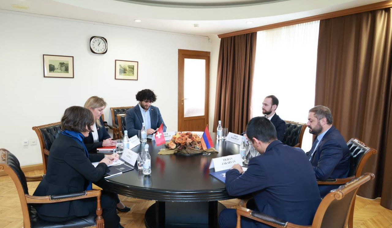 Պապոյանը և Շվեյցարիայի դեսպանը քննարկել են տնտեսության ոլորտում երկկողմ համագործակցության ընդլայնման հնարավորությունները