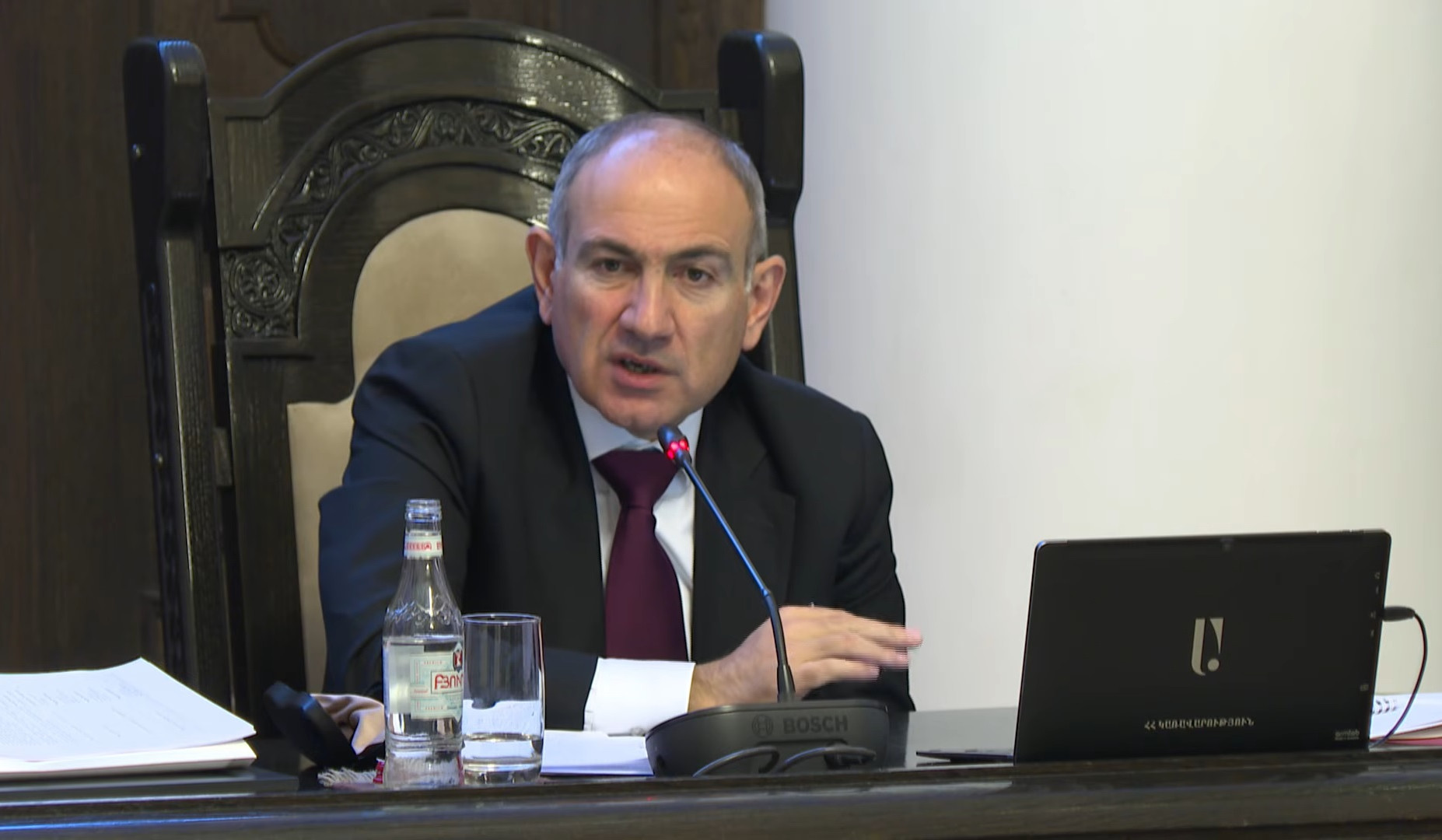 Փաշինյանը՝ կանխիկ առևտրի, բջջային հեռախոսնների ներկրման և համայնքներում սուբվենցիոն ծրագրերի մասին