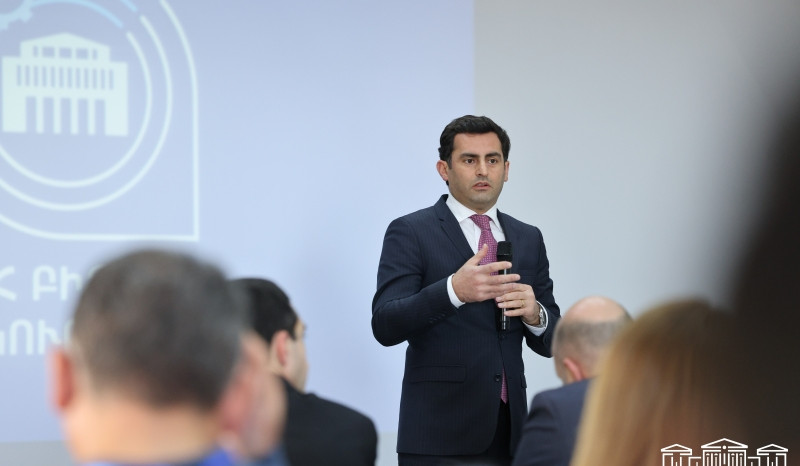 Հակոբ Արշակյանը ԵՊՀ-ում մասնակցել է Mini MBA ծրագրի արդյունքների ամփոփման հանդիսավոր արարողությանը