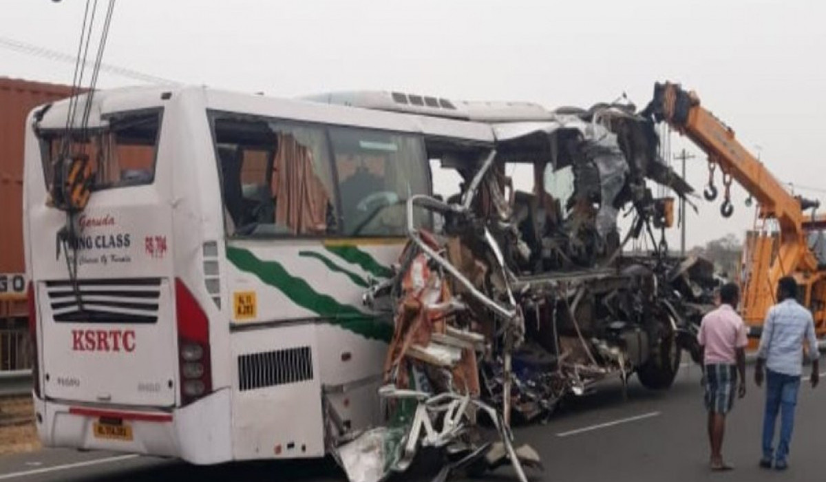 Հնդկաստանում մարդատար ավտոբուսի և բեռնատարի բախման հետևանքով կան զոհեր ու վիրավորներ
