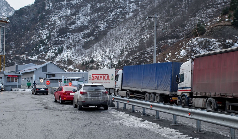 Լարսը փակ է բեռնատարների համար