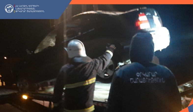 Փրկարարներն ավտոմեքենան դուրս են բերել ձորից