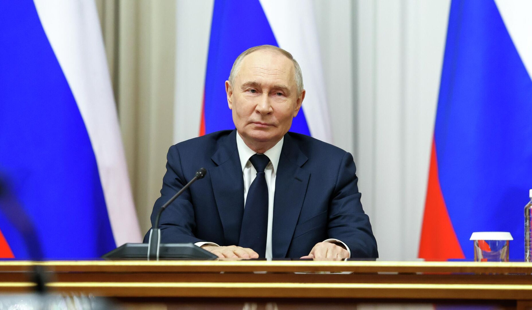 Необходимо продолжать действия для установления полного контроля над Донбассом и городом Запорожье: Путин