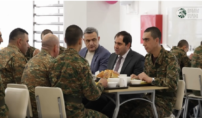 Ամանորյա սնունդը զորամասերում և բանակային դիրքերում