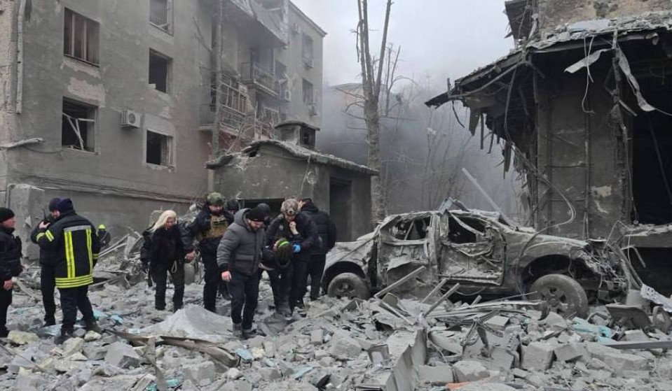 Российские войска обстреляли жилой дом в центре Харькова, число пострадавших достигло 19