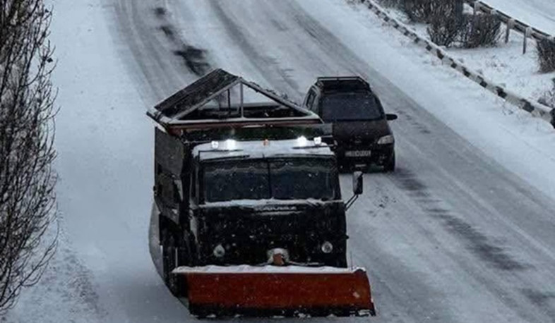 Հայաստանի մի շարք տարածաշրջանների ավտոճանապարհներին տեղ-տեղ մերկասառույց է