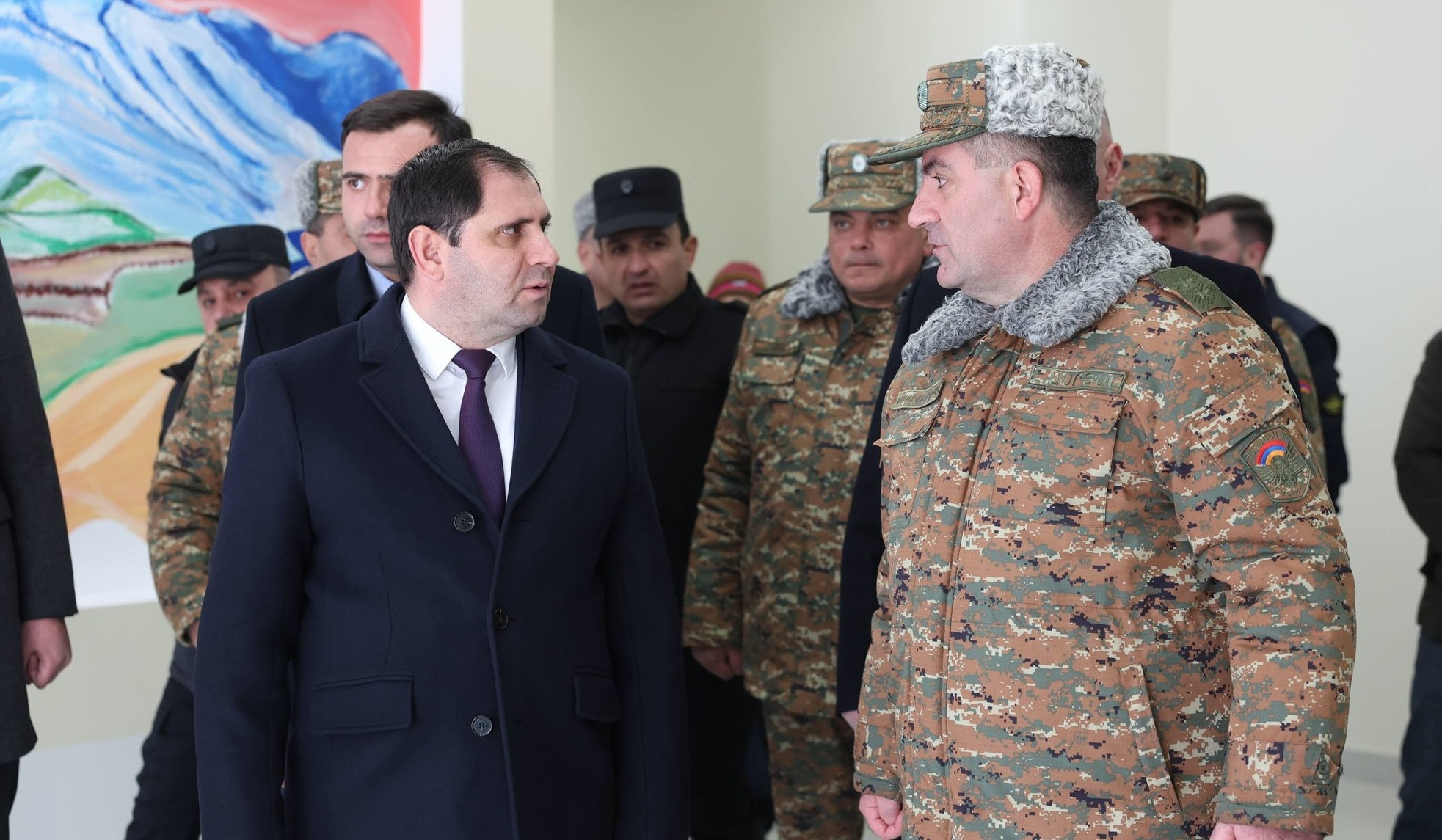 Սուրեն Պապիկյանն այցելել է ՊՆ կենտրոնական հավաքակայան