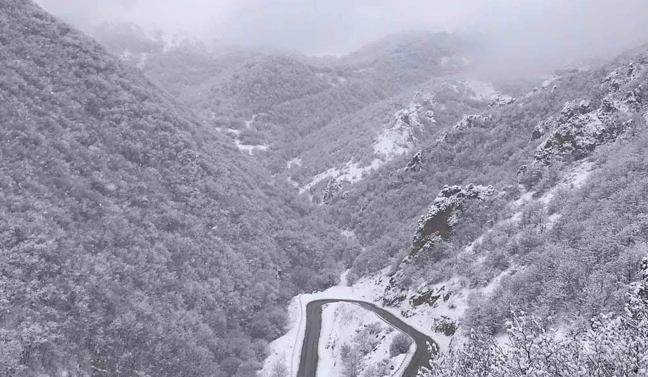 Երթևեկել բացառապես ձմեռային անվադողերով. որոշ տարածաշրջաններում մերկասառույց է