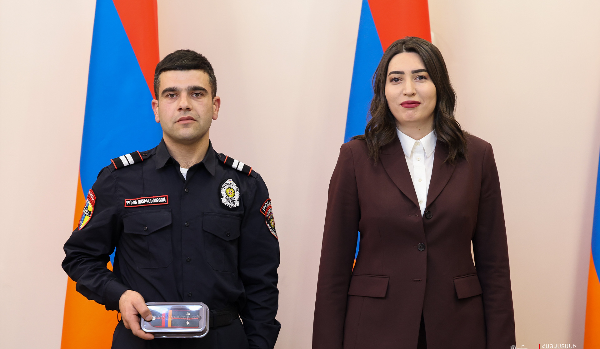 ՆԳ նախարարը մի խումբ պարեկների սպայական կոչումներ է հանձնել