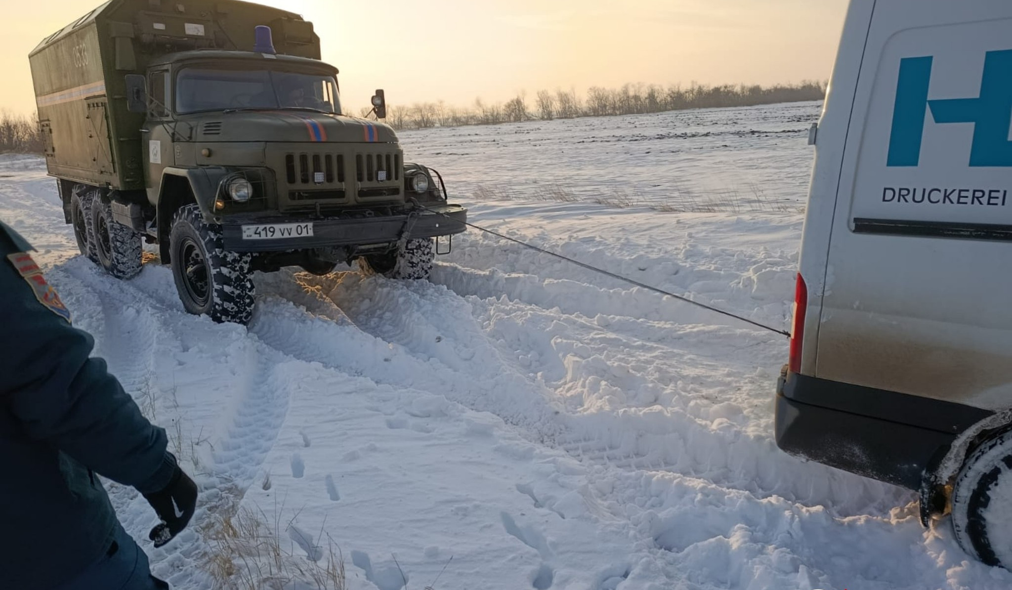 Փրկարարներն արգելափակումից դուրս են բերել  54 տրանսպորտային միջոց և 84 քաղաքացու ցուցաբերել օգնություն