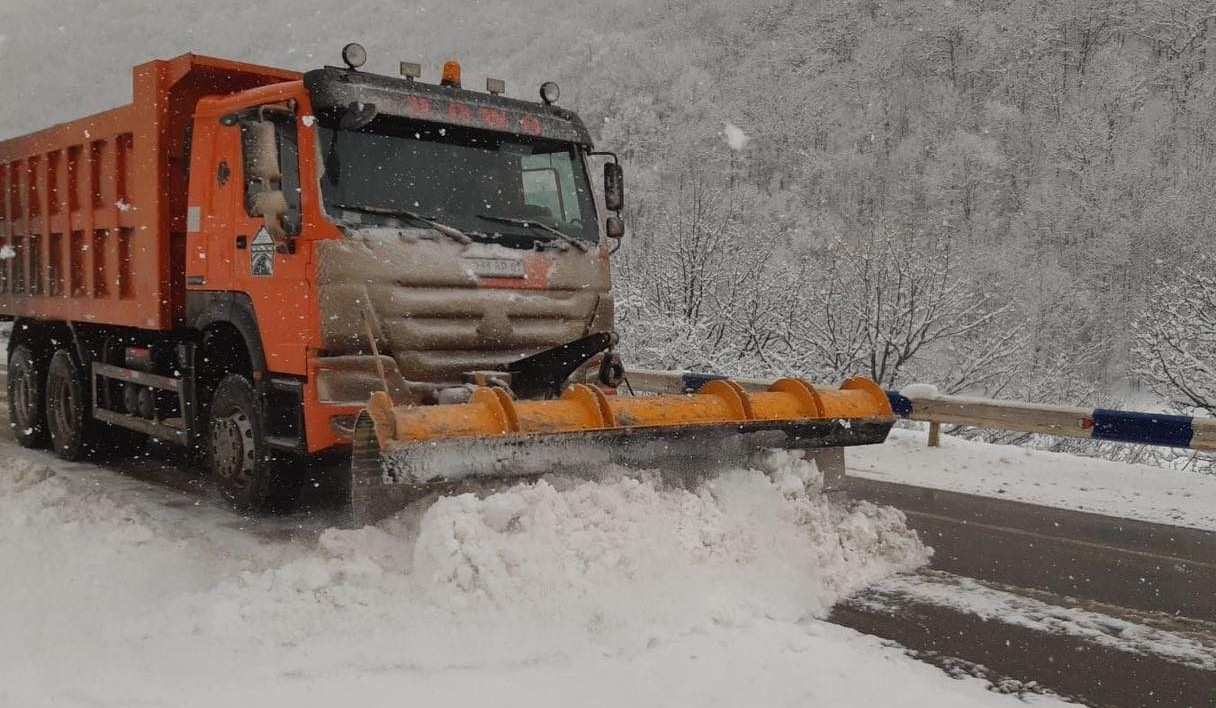 Ձնամաքրման աշխատանքները միջպետական և հանրապետական ճանապարհներին շարունակվում են շուրջօրյա ռեժիմով