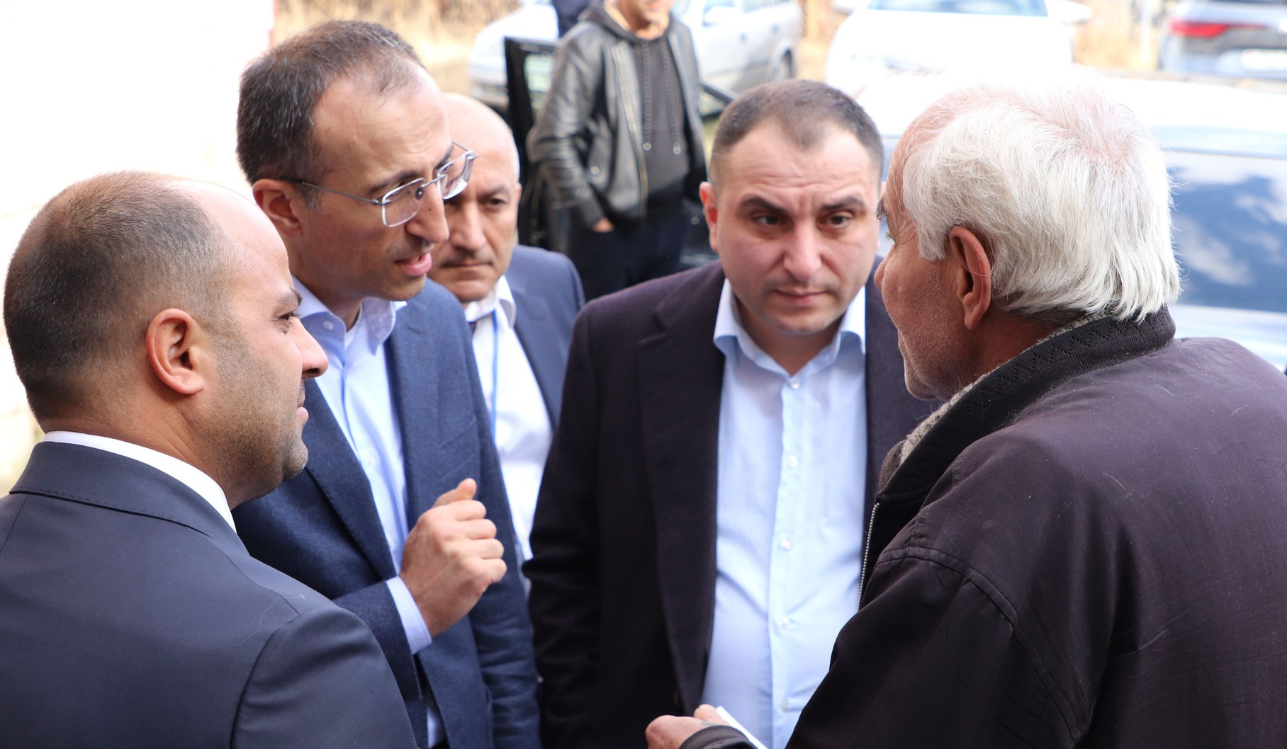 Արսեն Թորոսյանն այցելել է «Ձեզ համար» և «Առաքելություն Հայաստան» ԲՀԿ-ների կենտրոններ, շփվել երեխաների ու տարեցների հետ