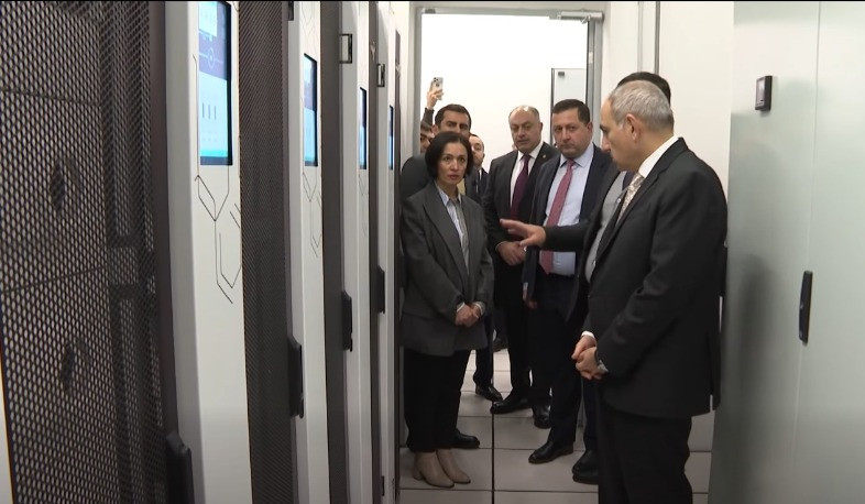 Վարչապետը ԵՊՀ-ում ծանոթացել է նոր գերհամակարգչային կենտրոնի գործունեությանը