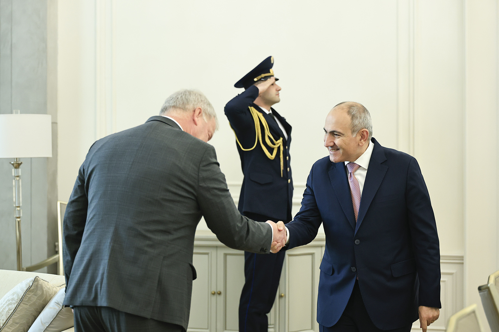PM Pashinyan holds farewell meeting with Head of EU Civilian Monitoring Mission