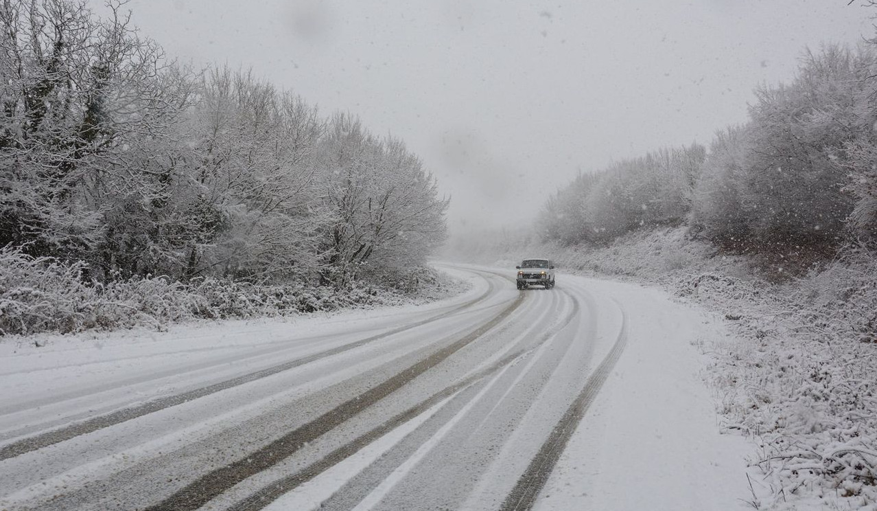 Սյունիքի, Վայոց ձորի մարզերում, Սարավան-«Զանգեր» հատվածում ձյուն է տեղում. կան փակ ավտոճանապարհներ