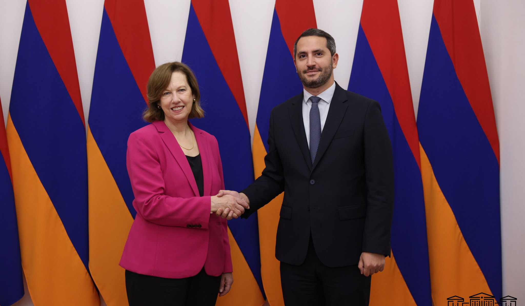 ՀՀ ԱԺ փոխնախագահը և ԱՄՆ դեսպանը քննարկել են տարածաշրջանային զարգացումներին վերաբերող հարցեր