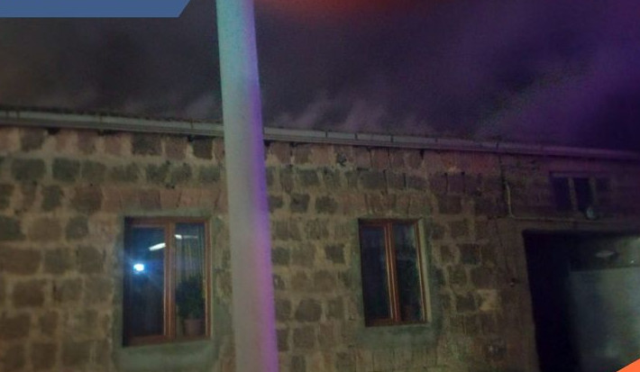 Վաղարշապատ քաղաքում տուն է այրվել