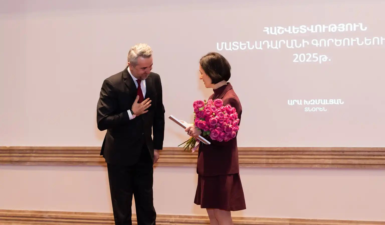 Ժաննա Անդրեասյանին շնորհվել է Մատենադարանի երախտագիտության մեդալ