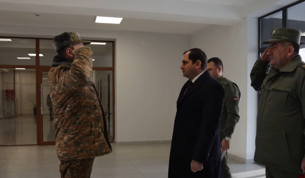 Սուրեն Պապիկյանը ՊՆ Վազգեն Սարգսյանի անվան ռազմական ակադեմիայում հիմնովին նորոգվող մասնաշենքում ծանոթացել է ընթացիկ աշխատանքներին