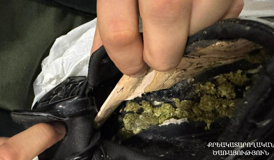 Հիմնարկ ընդունված կալանավորված անձը կոշիկներում թաքցրել էր թմրամիջոցների նմանվող զանգվածներ